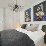Gwiazdzista Elegant For 6 Guests With Balcony & Parking By Renters * Breslavia