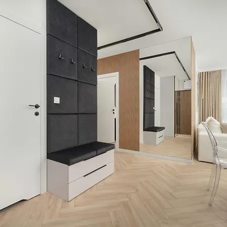 Appartamento Gwiazdzista Elegant For 6 Guests With Balcony & Parking By Renters Breslavia