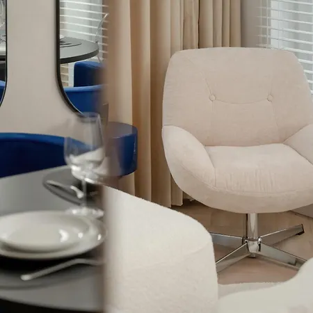 Apartmán Gwiazdzista Elegant For 6 Guests With Balcony & Parking By Renters