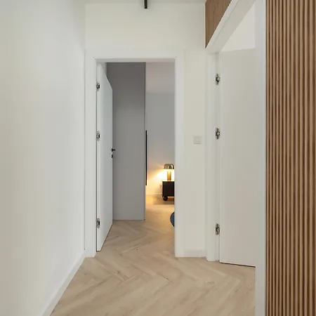 Apartman Gwiazdzista Elegant For 6 Guests With Balcony & Parking By Renters Wrocław