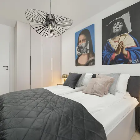 Gwiazdzista Elegant For 6 Guests With Balcony & Parking By Renters * Vratislav