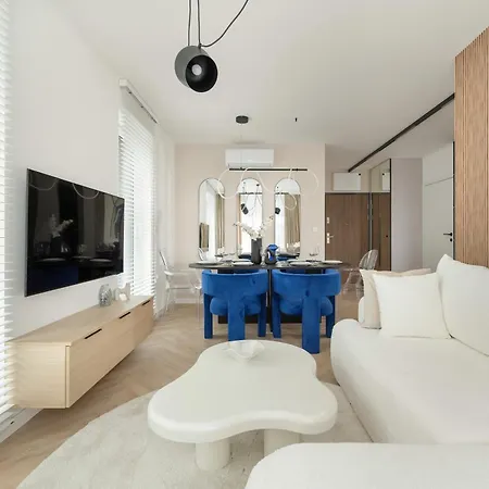 Gwiazdzista Elegant For 6 Guests With Balcony & Parking By Renters Apartmán