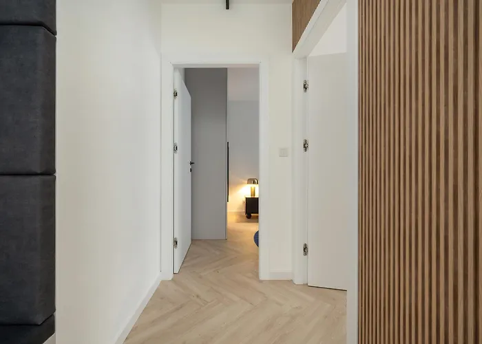 Apartman Gwiazdzista Elegant For 6 Guests With Balcony & Parking By Renters Wrocław