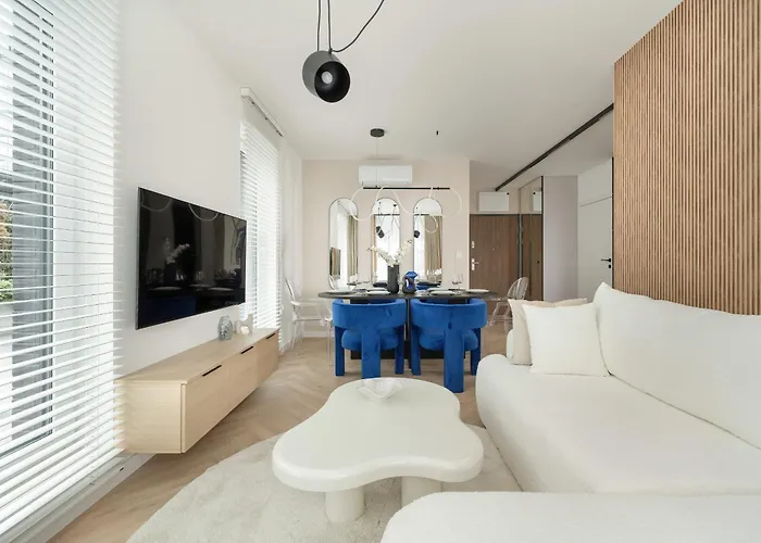 Gwiazdzista Elegant For 6 Guests With Balcony & Parking By Renters Apartman